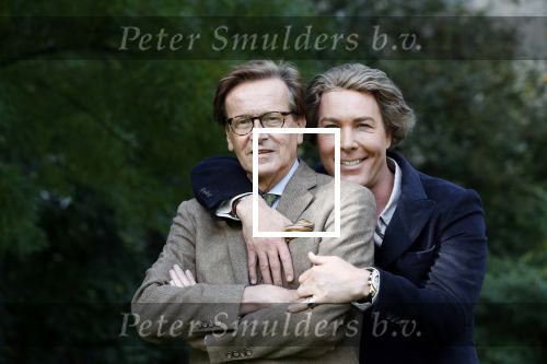 Den Haag 24 oktober 2019
Frank Jansen en Rogier Smit ( Paleis voor een prikkie) laten hun honden uit. Frank en Rogier