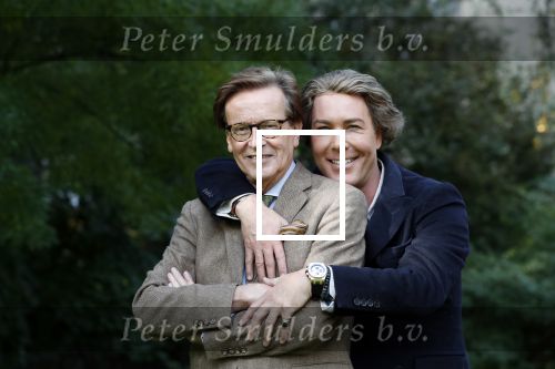 Den Haag 24 oktober 2019
Frank Jansen en Rogier Smit ( Paleis voor een prikkie) laten hun honden uit. Frank en Rogier