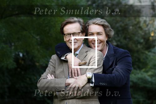Den Haag 24 oktober 2019
Frank Jansen en Rogier Smit ( Paleis voor een prikkie) laten hun honden uit. Frank en Rogier