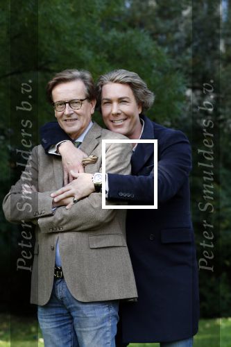 Den Haag 24 oktober 2019
Frank Jansen en Rogier Smit ( Paleis voor een prikkie) laten hun honden uit. Frank en Rogier