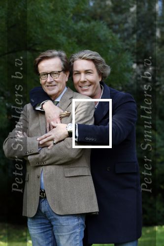 Den Haag 24 oktober 2019
Frank Jansen en Rogier Smit ( Paleis voor een prikkie) laten hun honden uit. Frank en Rogier