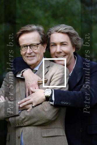 Den Haag 24 oktober 2019
Frank Jansen en Rogier Smit ( Paleis voor een prikkie) laten hun honden uit. Frank en Rogier
