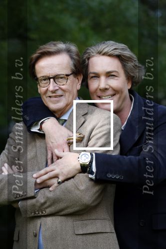 Den Haag 24 oktober 2019
Frank Jansen en Rogier Smit ( Paleis voor een prikkie) laten hun honden uit. Frank en Rogier