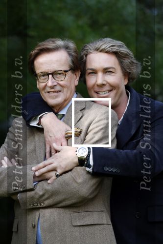 Den Haag 24 oktober 2019
Frank Jansen en Rogier Smit ( Paleis voor een prikkie) laten hun honden uit. Frank en Rogier