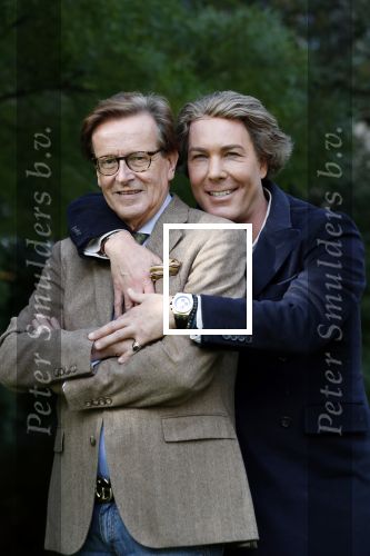 Den Haag 24 oktober 2019
Frank Jansen en Rogier Smit ( Paleis voor een prikkie) laten hun honden uit. Frank en Rogier