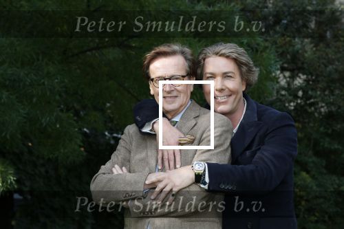 Den Haag 24 oktober 2019
Frank Jansen en Rogier Smit ( Paleis voor een prikkie) laten hun honden uit. Frank en Rogier