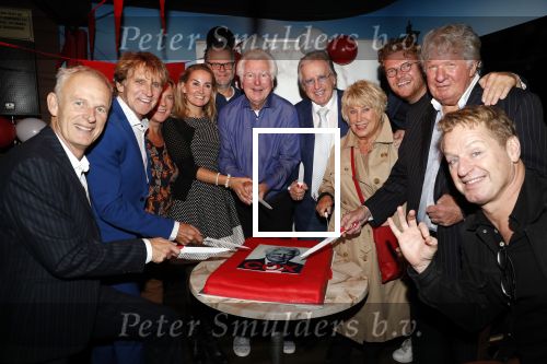 Rotterdam 14 oktober 2019
Surprise feestje voor Gerard Cox. Gerard met Bastiaan ragas Tony Neef Richard Groenendijk Wilibrord Frequin Peggy Vrijens Jenny Arean Cor Bakker ea