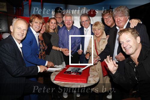 Rotterdam 14 oktober 2019
Surprise feestje voor Gerard Cox. Gerard met Bastiaan ragas Tony Neef Richard Groenendijk Wilibrord Frequin Peggy Vrijens Jenny Arean Cor Bakker ea