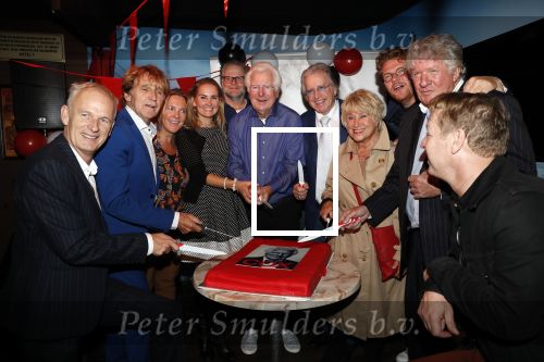 Rotterdam 14 oktober 2019
Surprise feestje voor Gerard Cox. Gerard met Bastiaan ragas Tony Neef Richard Groenendijk Wilibrord Frequin Peggy Vrijens Jenny Arean Cor Bakker ea