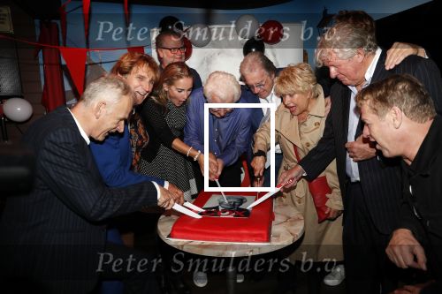 Rotterdam 14 oktober 2019
Surprise feestje voor Gerard Cox. Gerard met Bastiaan ragas Tony Neef Richard Groenendijk Wilibrord Frequin Peggy Vrijens Jenny Arean Cor Bakker ea