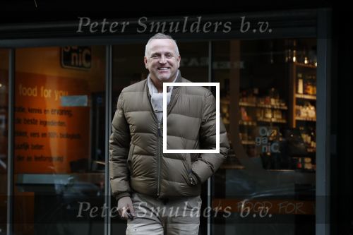 Amsterdam 23 oktober 2019
Een slanke Gordon doet boodschappen op de cornelis schuytstraat.