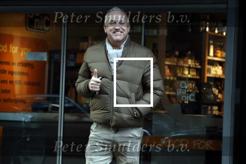 Amsterdam 23 oktober 2019
Een slanke Gordon doet boodschappen op de cornelis schuytstraat.