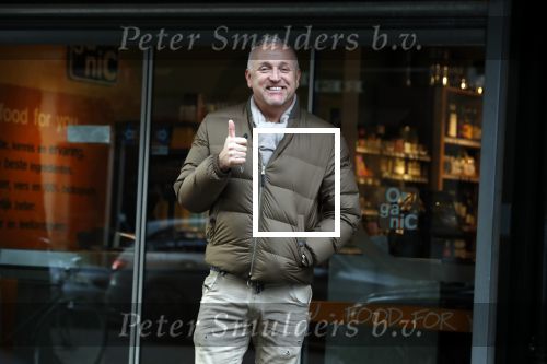 Amsterdam 23 oktober 2019
Een slanke Gordon doet boodschappen op de cornelis schuytstraat.