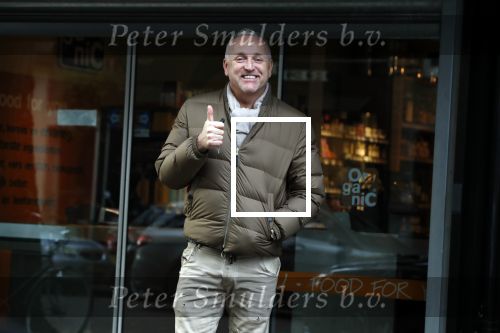 Amsterdam 23 oktober 2019
Een slanke Gordon doet boodschappen op de cornelis schuytstraat.