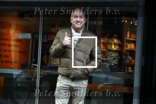 Amsterdam 23 oktober 2019
Een slanke Gordon doet boodschappen op de cornelis schuytstraat.