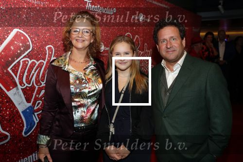 Amsterdam 11 november 2019
Premiere Kinky boots in theater de Meervaart. Hilke Bierman met haar man Thijs v Aken en dochter
