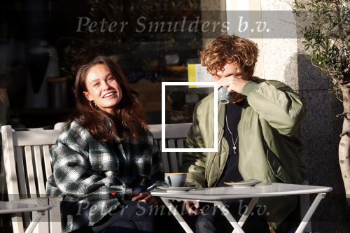 Amsterdam 31 oktober 2019
Holly Brood en Soy Kroon op terras.