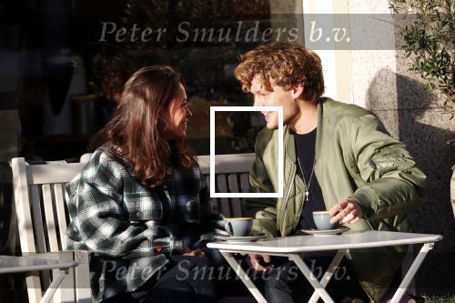 Amsterdam 31 oktober 2019
Holly Brood en Soy Kroon op terras.