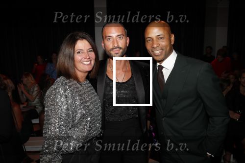 Amsterdam 3 oktober 2019
Modeshow Tommy Driessen in hotel Krasnapolsky. Humberto Tan met zijn vrouw ineke en partner Tommt