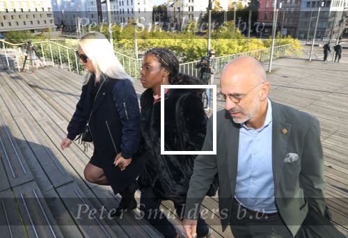 Antwerpen, 10 Oktober 2019
Imanuelle Grives met een vriendin en haar advocaat  John Maes