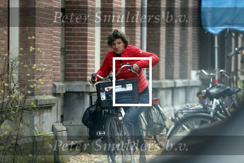 Amsterdam 2 november 2019
Kajsa Ollongren haar huis en auto. Haar partner irene v d Brekel vertrekt op de fiets