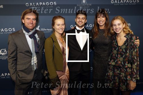 Amsterdam 28 oktober 2019
Premiere Galapagos in Tuschinski. Isa Hoes met haar kinderen en Liesbeth Kamerling met haar broer Kristiaan