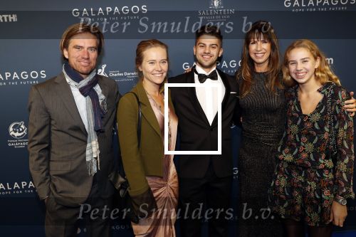 Amsterdam 28 oktober 2019
Premiere Galapagos in Tuschinski. Isa Hoes met haar kinderen en Liesbeth Kamerling met haar broer Kristiaan