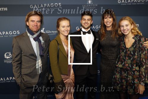 Amsterdam 28 oktober 2019
Premiere Galapagos in Tuschinski. Isa Hoes met haar kinderen en Liesbeth Kamerling met haar broer Kristiaan