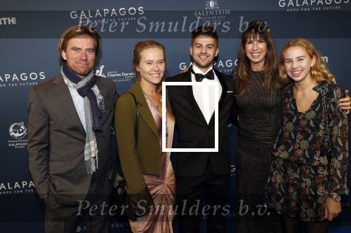 Amsterdam 28 oktober 2019
Premiere Galapagos in Tuschinski. Isa Hoes met haar kinderen en Liesbeth Kamerling met haar broer Kristiaan