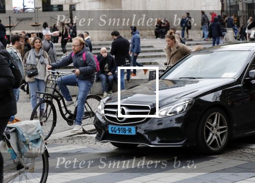 Amsterdam, 3 November 2019 Jochum ten Haaf met vrouw en dochter op de fiets