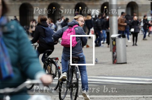 Amsterdam, 3 November 2019 Jochum ten Haaf met vrouw en dochter op de fiets