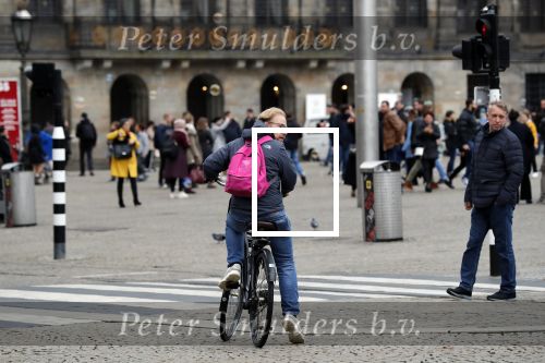 Amsterdam, 3 November 2019 Jochum ten Haaf met vrouw en dochter op de fiets