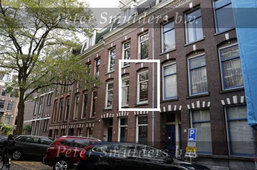 Amsterdam 2 november 2019
Kajsa Ollongren haar huis en auto. Haar partner irene v d Brekel vertrekt op de fiets