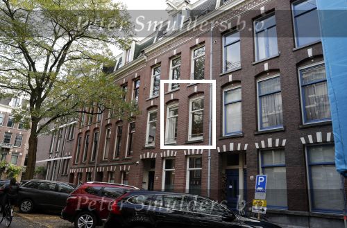 Amsterdam 2 november 2019
Kajsa Ollongren haar huis en auto. Haar partner irene v d Brekel vertrekt op de fiets