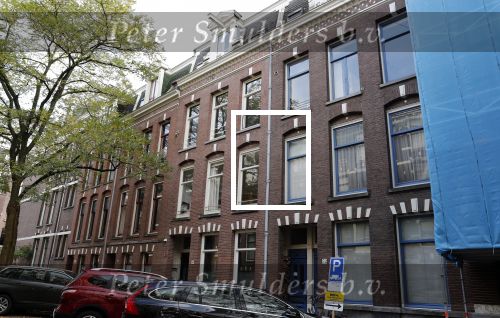Amsterdam 2 november 2019
Kajsa Ollongren haar huis en auto. Haar partner irene v d Brekel vertrekt op de fiets