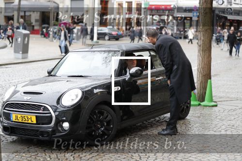 Amsterdam 3 november 2019
Kenneth Perez met zijn mini copper cabrio op de Dam.