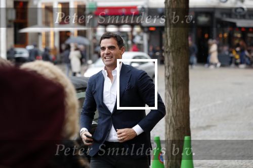 Amsterdam 3 november 2019
Kenneth Perez met zijn mini copper cabrio op de Dam.