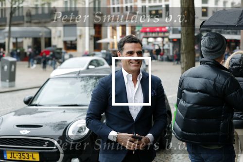 Amsterdam 3 november 2019
Kenneth Perez met zijn mini copper cabrio op de Dam.