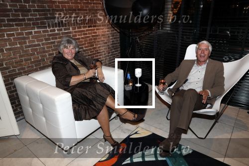 Naarden 31 oktober 2019
50 jaar Jan des Bouvrie als ontwerper werkzaam. Feest is in het Arsenaal.
Klaas Wilting met vrouw