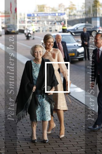 Amsterdam 4 november 2019
Koningin Maxima en prinses Beatrix arriveren bij uitreiking prins Bernhard cultuurprijs in theater aan het IJ.