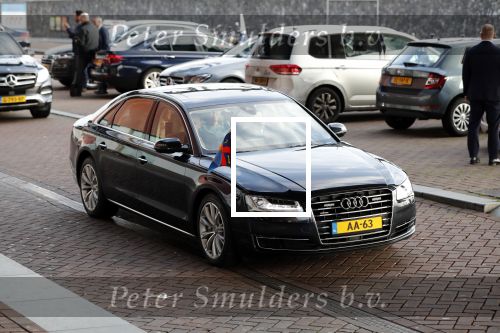Amsterdam 4 november 2019
Koningin Maxima en prinses Beatrix arriveren bij uitreiking prins Bernhard cultuurprijs in theater aan het IJ. Audi A8 van koningin Maxima