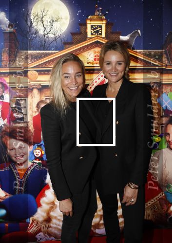 Amsterdam 5 oktober 2019
Premiere Sinterklaasfilm in pathe Arena . Lieke en Jette v Lexmond