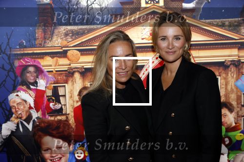 Amsterdam 5 oktober 2019
Premiere Sinterklaasfilm in pathe Arena . Lieke en Jette v Lexmond