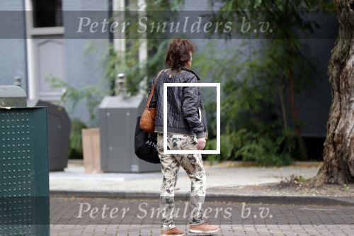 Amsterdam 7 oktober 2019
Linda v Dijck doet boodschappen op de cornelis schuytstraat.