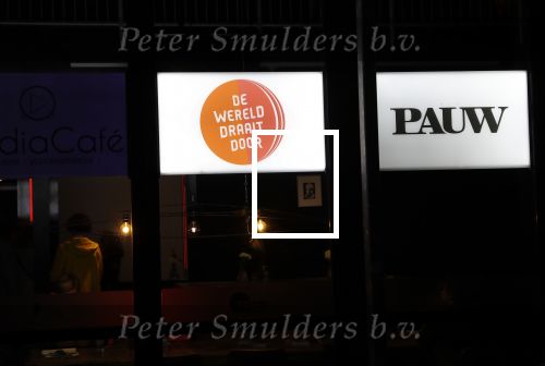 Amsterdam 5 november 2019
100 radio bij de wereld draait door DWDD. Logo Pauw  en De wereld draait door