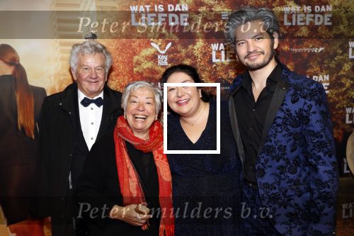 Amsterdam 14 oktober 2019
Premiere Wat is dan liefde in Tuschinski. Maarten Heijmans met zijn zus en ouders