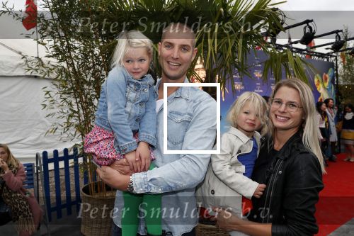 Den Haag 13 september 2019
Premiere Cirque du Soleil op het malieveld in Den Haag. Maarten v d Weijden met vrouw en dochters
