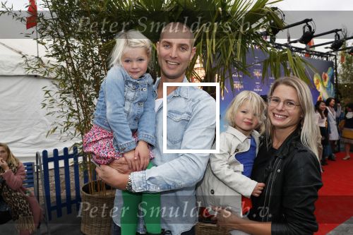 Den Haag 13 september 2019
Premiere Cirque du Soleil op het malieveld in Den Haag. Maarten v d Weijden met vrouw en dochters