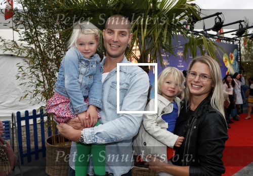 Den Haag 13 september 2019
Premiere Cirque du Soleil op het malieveld in Den Haag. Maarten v d Weijden met vrouw en dochters
