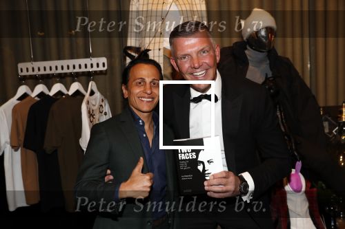 Amsterdam 12 november 2019
lancering van het boek Two Faces van Ali Pirayesh in the Dutchess.
Ali met mark v Nieuwkerk